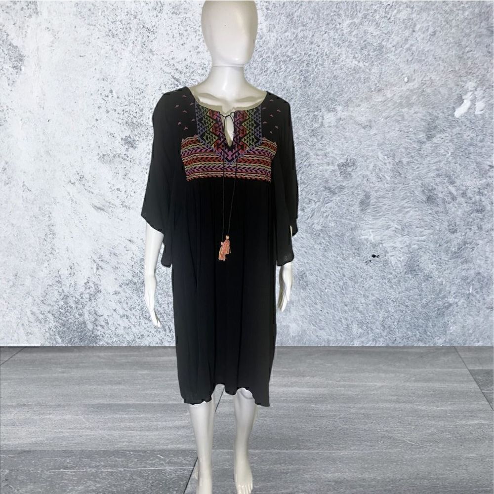 The PYRAMID COLLECTION Black Embroidered Kimono Sleeve Dress‎